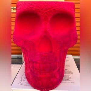 QEEBOO MEXICO STOOL AND SIDETABLE VELVET RED